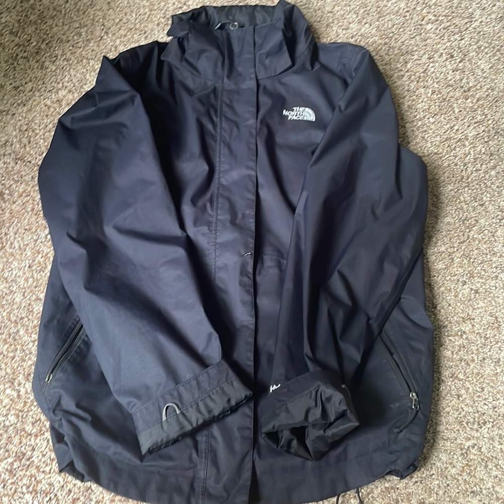 north face black women’s windbreaker